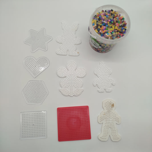 Bügelperlen-Set mit Steckplatten