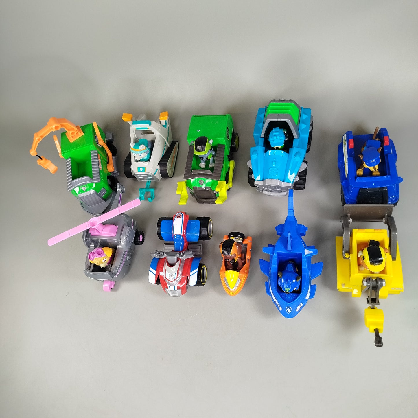 Paw Patrol Spieleset – Set von 8 Hundefiguren & 10 Fahrzeugen