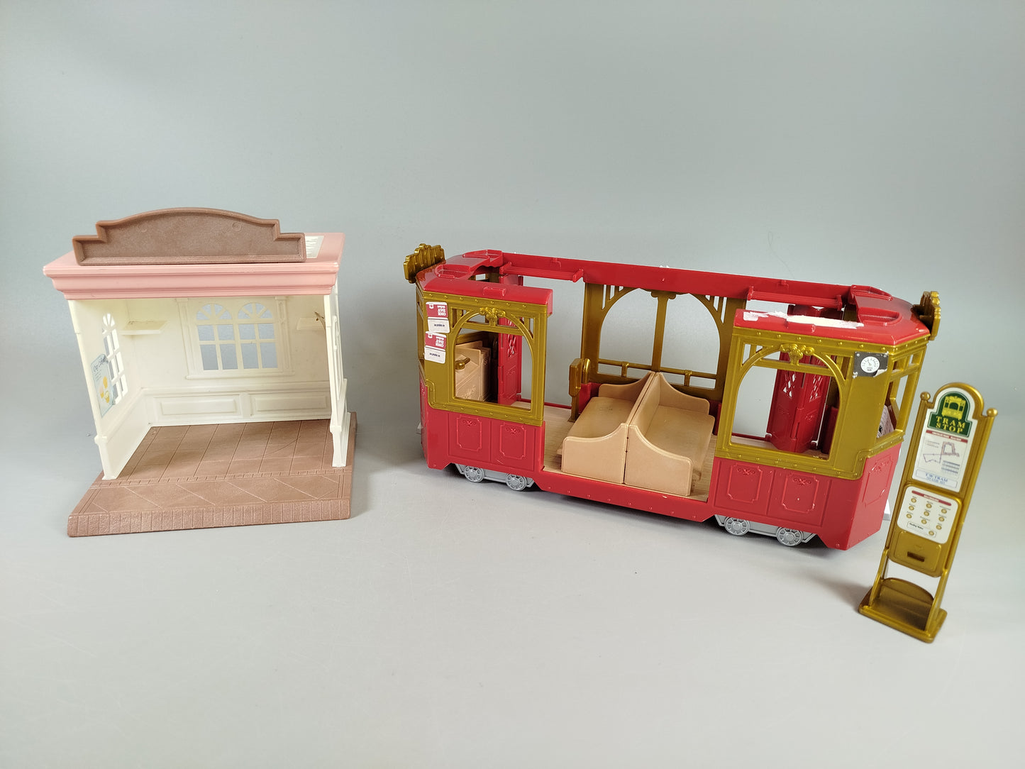 Sylvanian Families Set – Süßwarenladen 5051 & Stadtbahn 6007