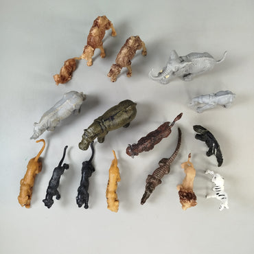DDR Tierfiguren Set von 16 aus Savanne, Regenwald und Wüste