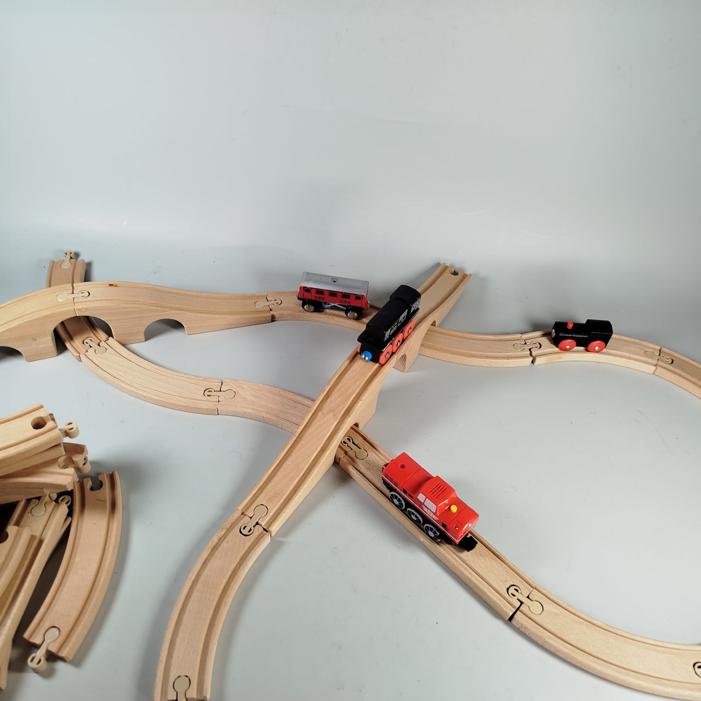 IKEA Holz-Eisenbahn-Set mit Zügen