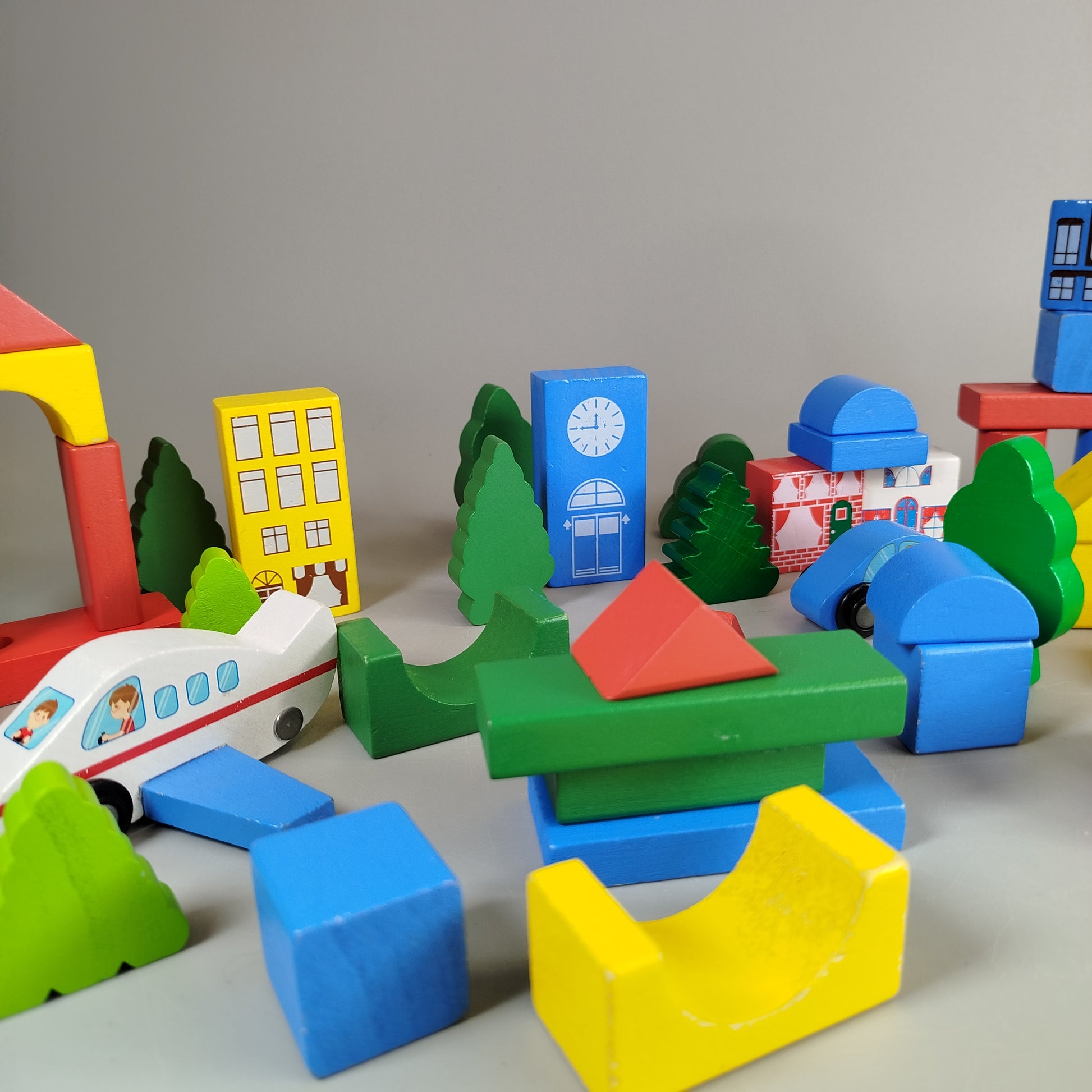 Holzspielzeug-Set - Bauklötze und Tier-Puzzle