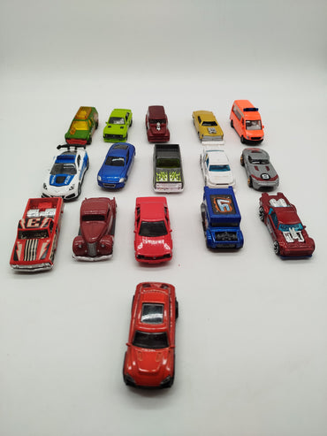 Spielzeugautos Set von 16 – verschiedene Modelle, gut erhalten