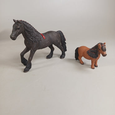 Pferdefiguren Set von 16 Tieren – realistische Spielfiguren