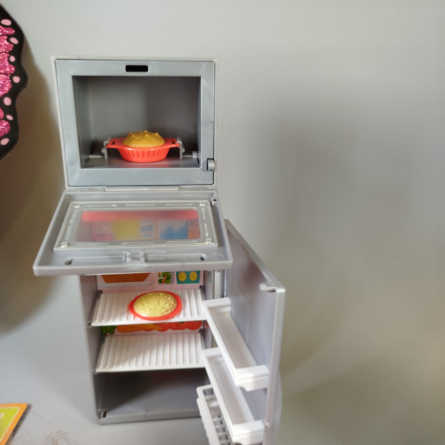 Mattel Barbie Puppen Set - Feenflügel, Miniatur-Küche, Zubehör