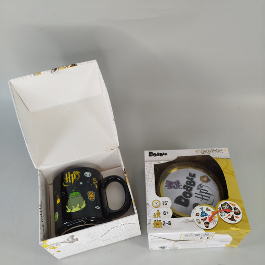 Asmodee Harry-Potter-Set: Becher und Dobble-Spiel