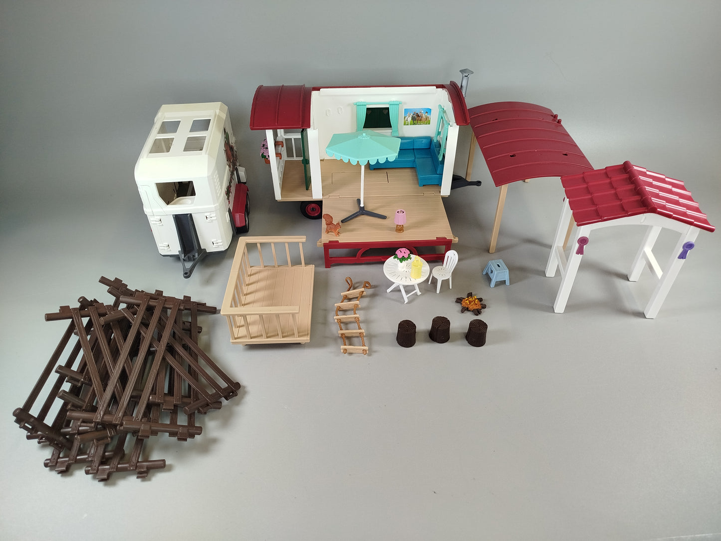 Schleich Pferde-Bauernhof Spielset – Camping mit Figuren & Zubehör