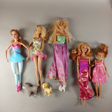 Barbie Puppenhaus mit 5 Puppen & Möbeln, gebraucht, ab 3 Jahre