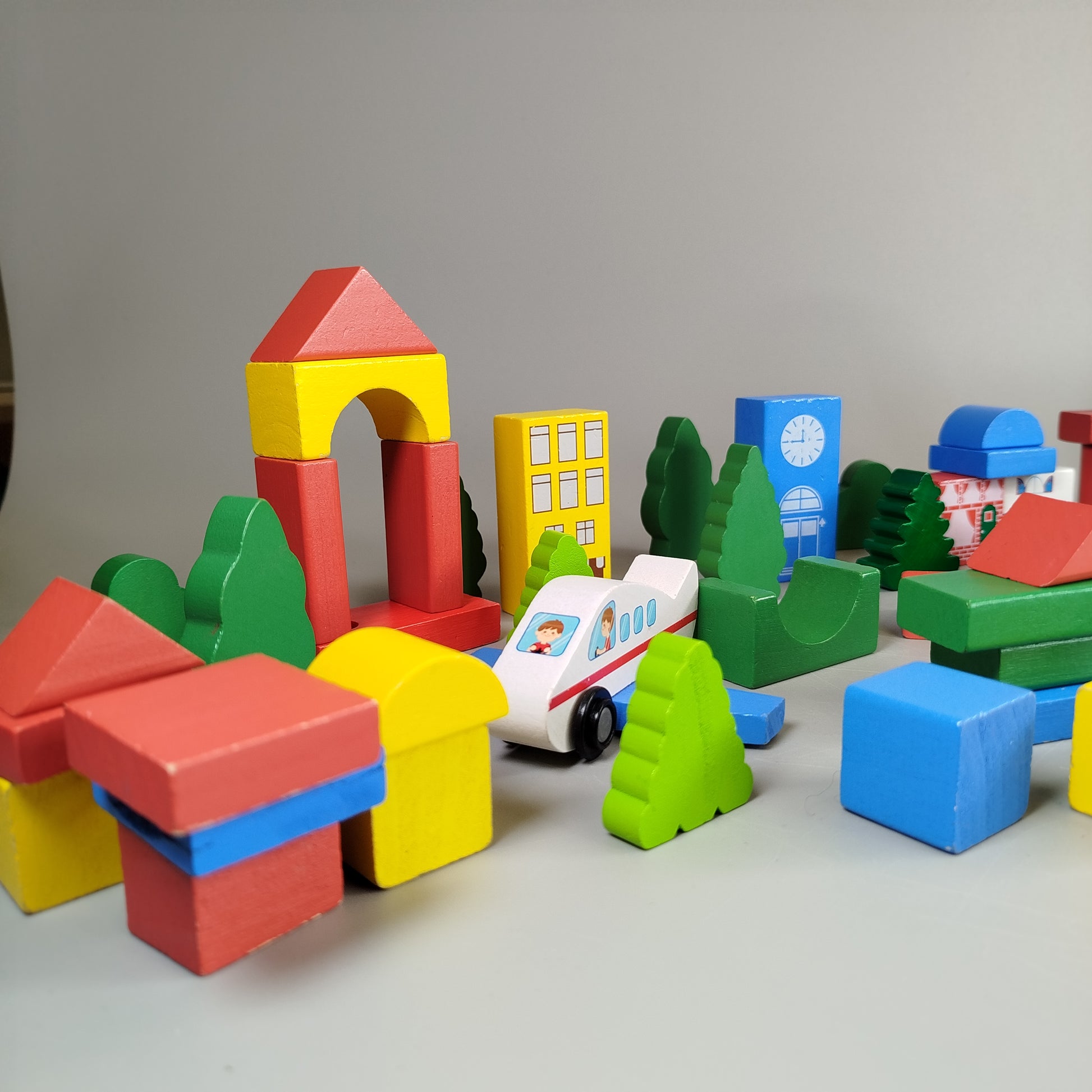 Holzspielzeug-Set - Bauklötze und Tier-Puzzle