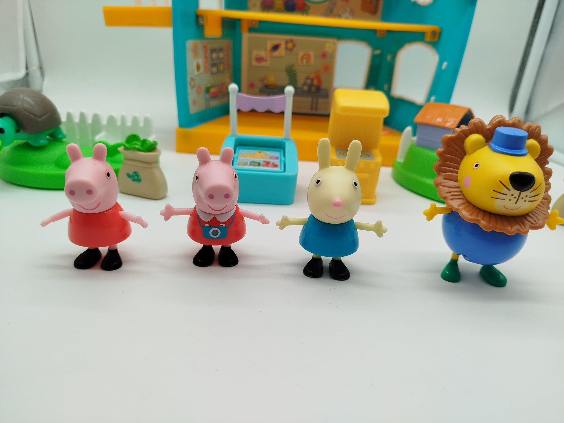 Hasbro Peppa Pig Spielset - Clubhaus mit 4 Figuren