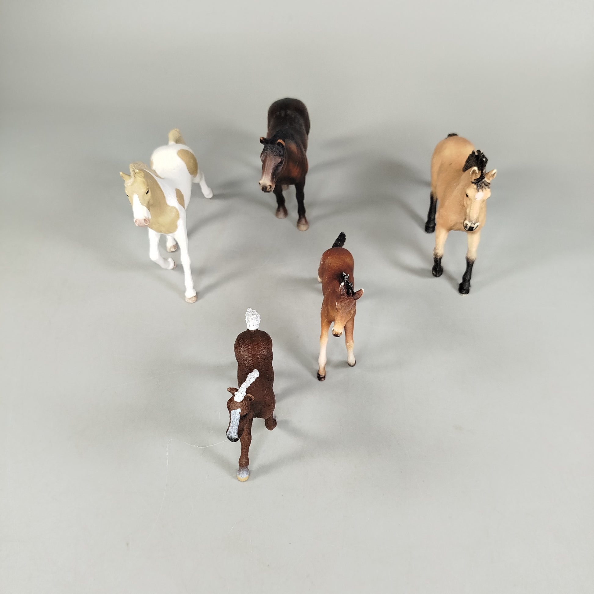 Pferde Figuren-Set – 5 Tiere mit Zaun & Umzäunung, vollständig