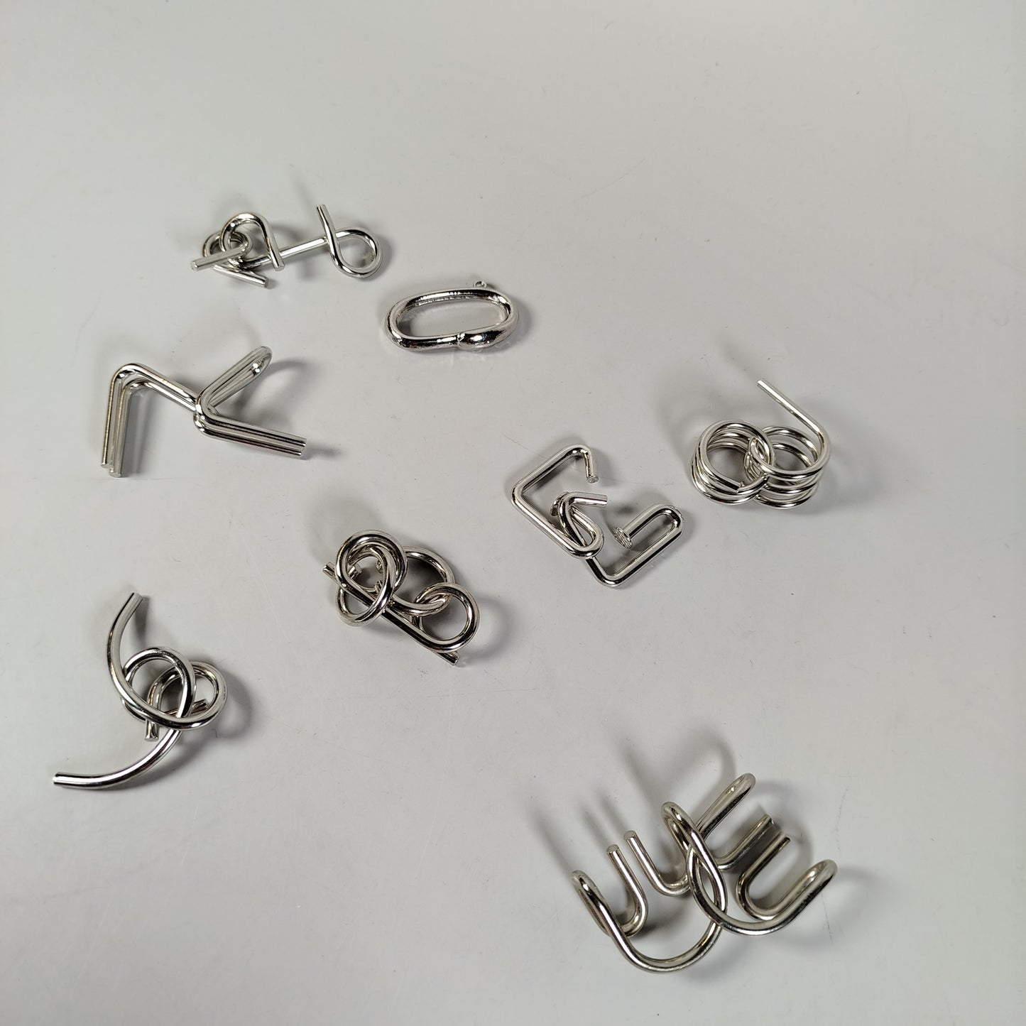 Rätsel-Bundle: Metallpuzzle-Set & BRIO Holzauto