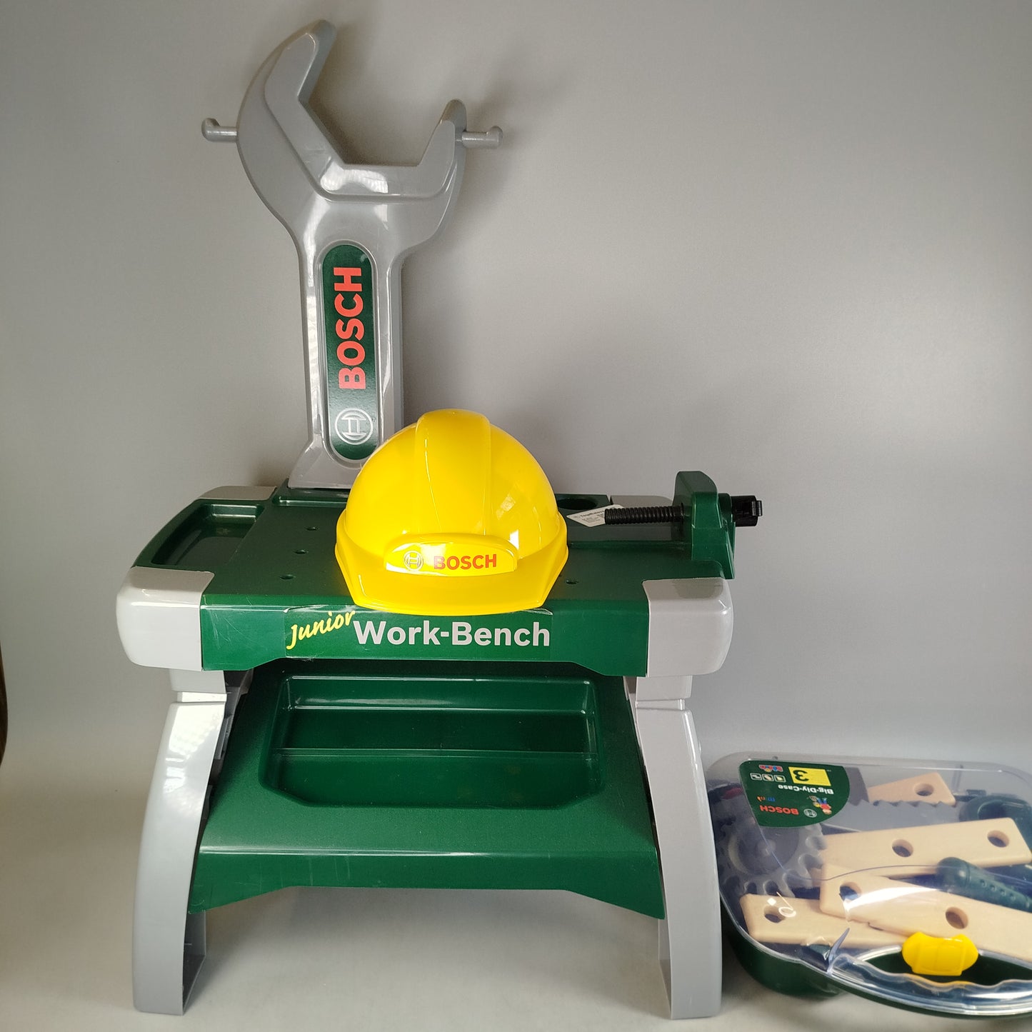 Bosch Junior Werkbank Werkzeug & Helm, gebraucht, ab 3 4 5 Jahre | ✅ geprüft