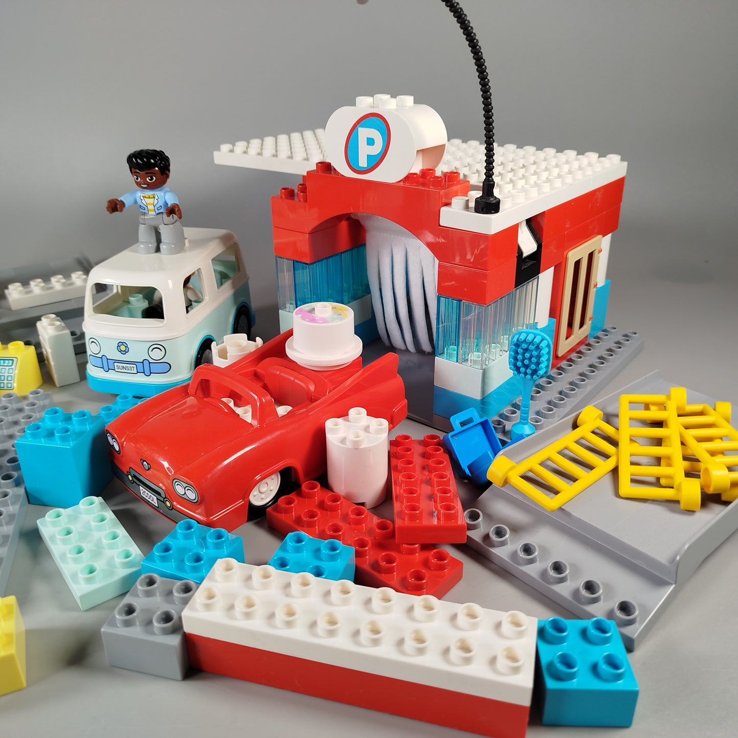 LEGO DUPLO Set - Parkhaus & Fahrzeuge mit Autowaschanlage