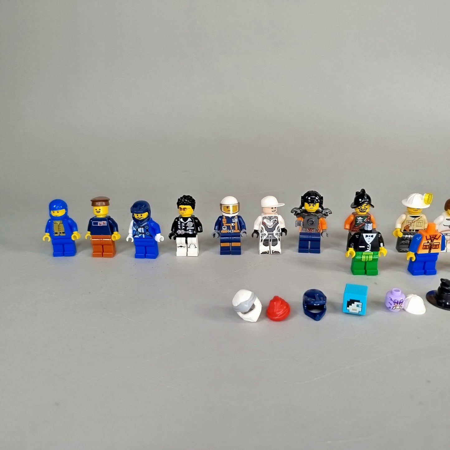 LEGO Minifiguren Set - 18 Stück mit Zubehör, gut