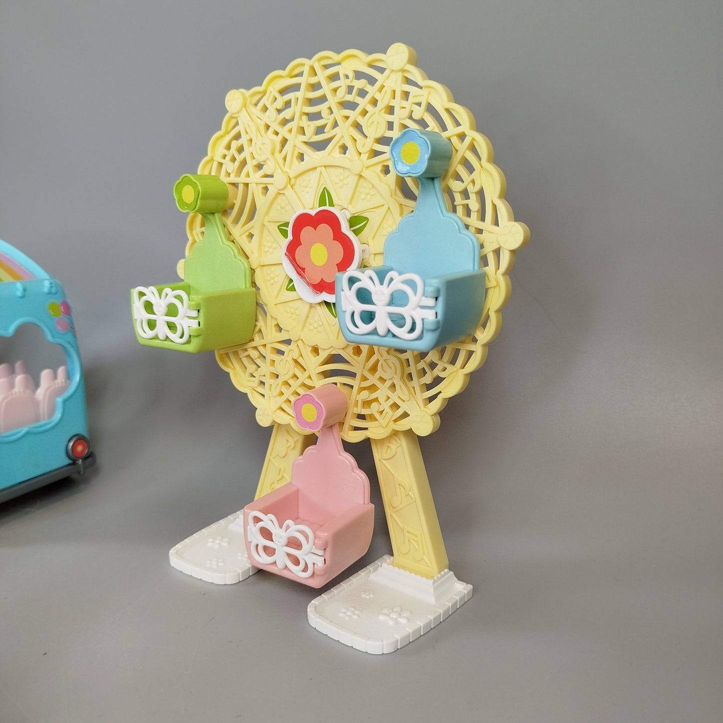 Sylvanian Families – Vergnügungspark mit Karussell, Riesenrad, Bus, Gruselhaus