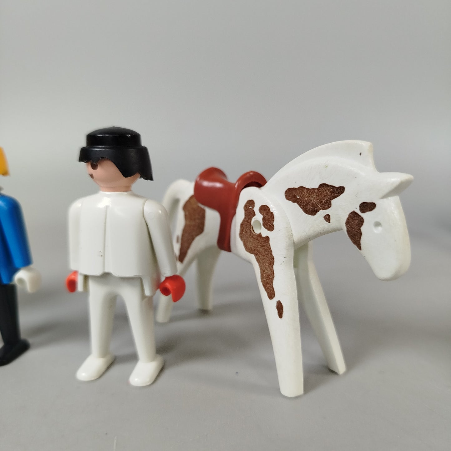 Vintage Playmobil Figuren-Set – 6 Spielfiguren & Pferd