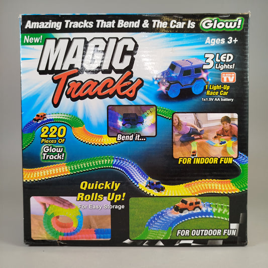 Flexibles Magic Tracks Rennbahnset - 220 Teile, leuchtet im Dunkeln