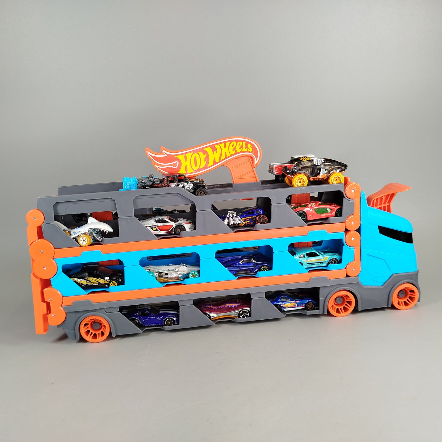 Hot Wheels Transporter & Rennstrecke Set mit 21 Autos, gut