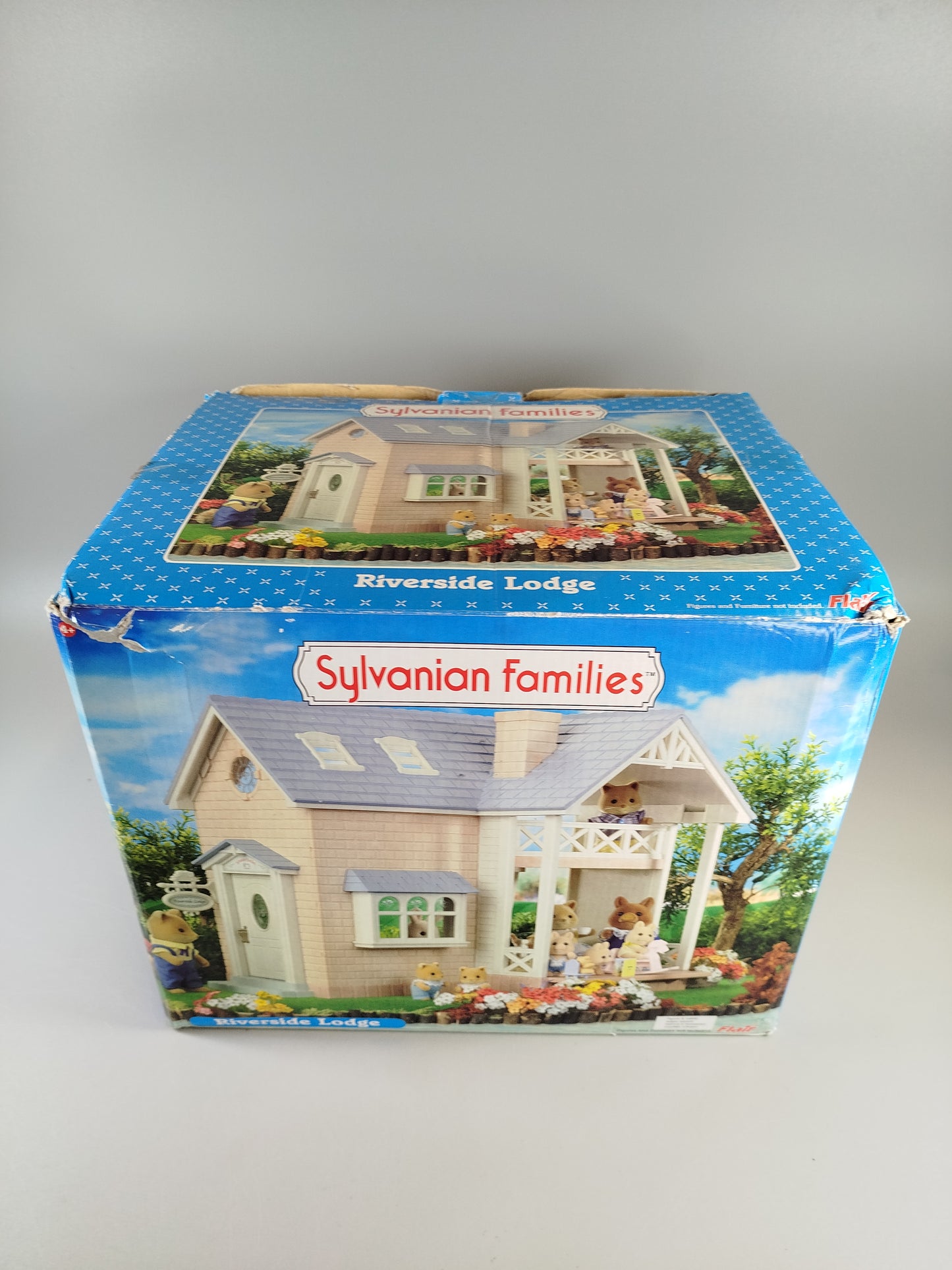 Sylvanian Families Riverside Lodge Haus mit Figuren, Möbeln, Zubehör