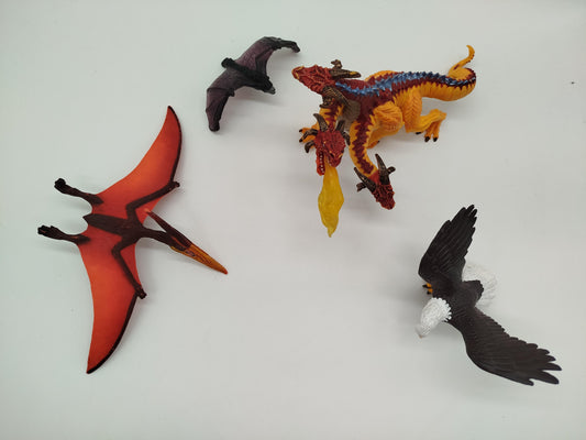 Figuren Set von 4 fliegenden Kreaturen – Drache, Adler, Fledermaus