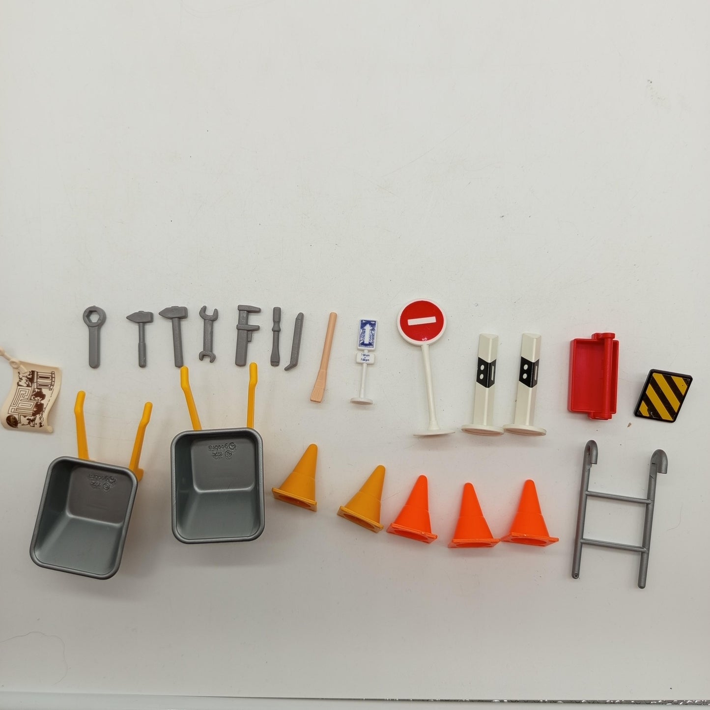 Playmobil Figuren-Set – Piraten, Polizei & Bauarbeiter, 9 Figuren