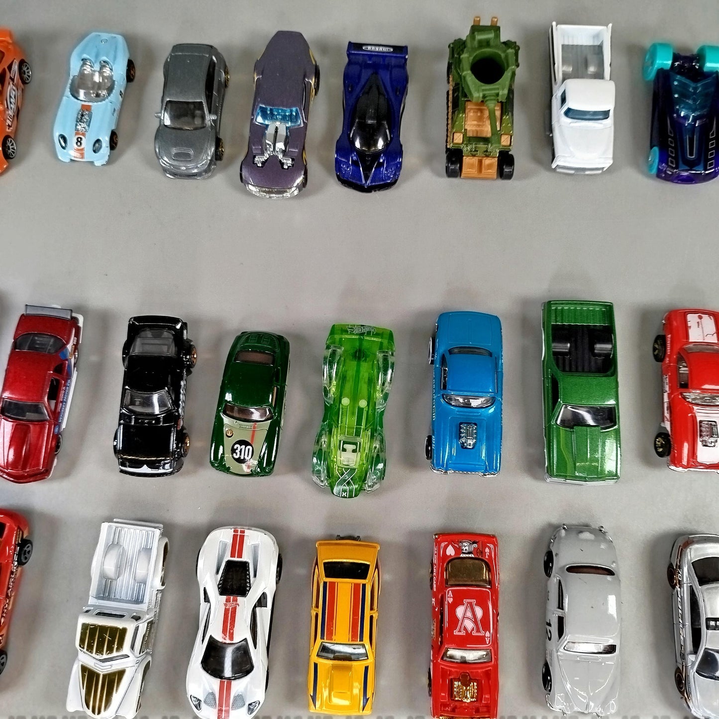 Mattel Miniaturautos – Set von 30, gut, ohne OVP