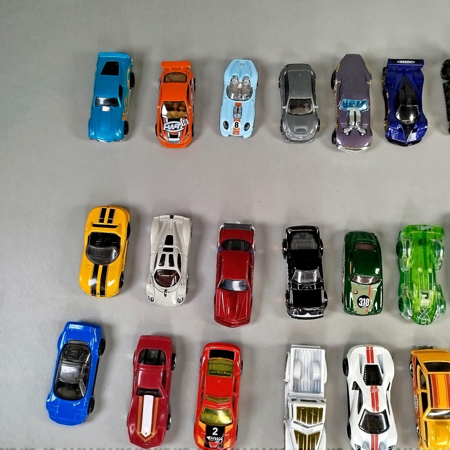 Mattel Miniaturautos – Set von 30, gut, ohne OVP