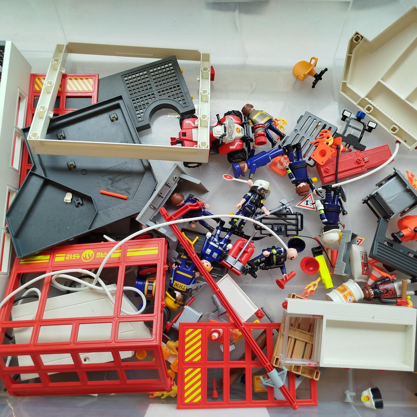 Playmobil Feuerwehrstation 4512 – Set mit Figuren & Fahrzeugen, ca. 1,3 kg