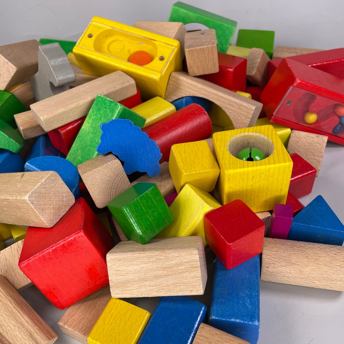 Diverse Holzbausteine bunt, ca. 2,5 Kg, Bauklötze