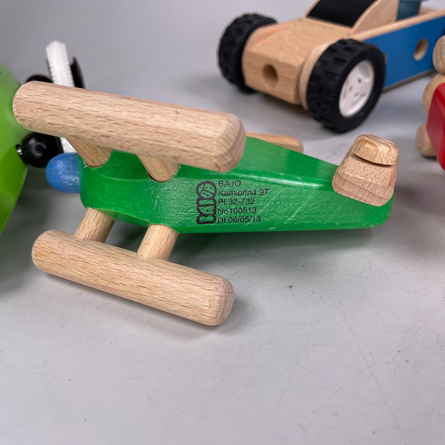 Brio, Bajo, u.a. Hersteller 4 Holz-Fahrzeuge & 3 -Figuren, Sammlung, Feuerwehr,