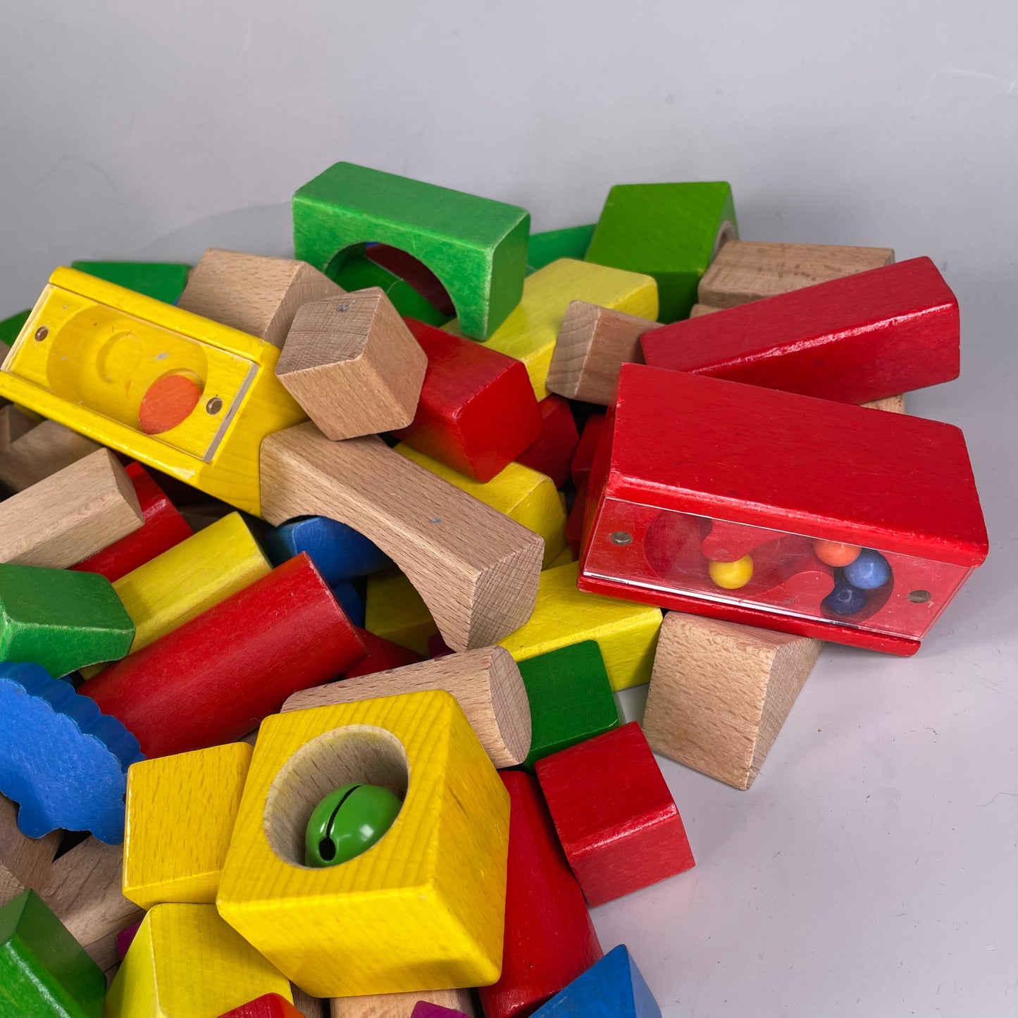 Diverse Holzbausteine bunt, ca. 2,5 Kg, Bauklötze