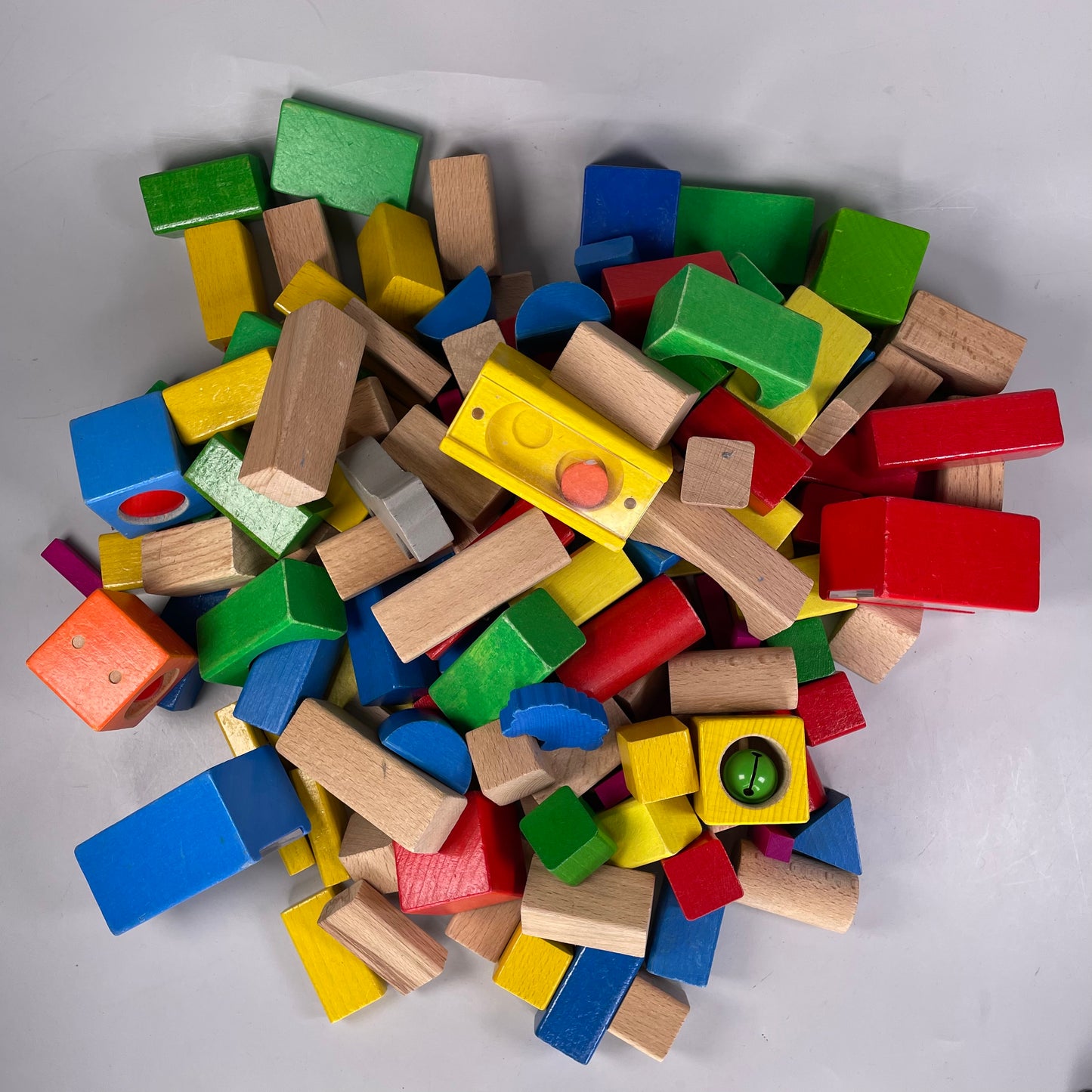 Diverse Holzbausteine bunt, ca. 2,5 Kg, Bauklötze