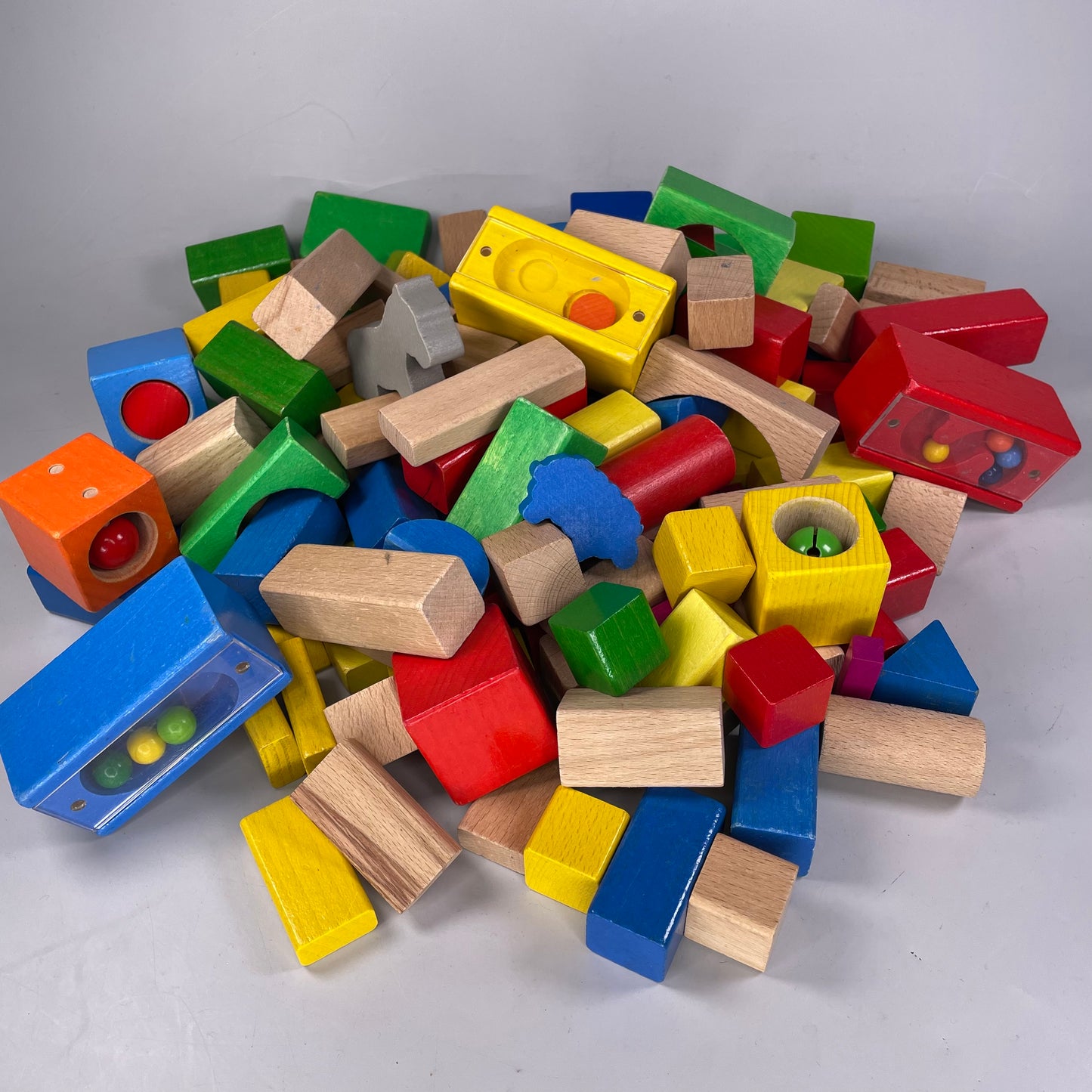 Diverse Holzbausteine bunt, ca. 2,5 Kg, Bauklötze