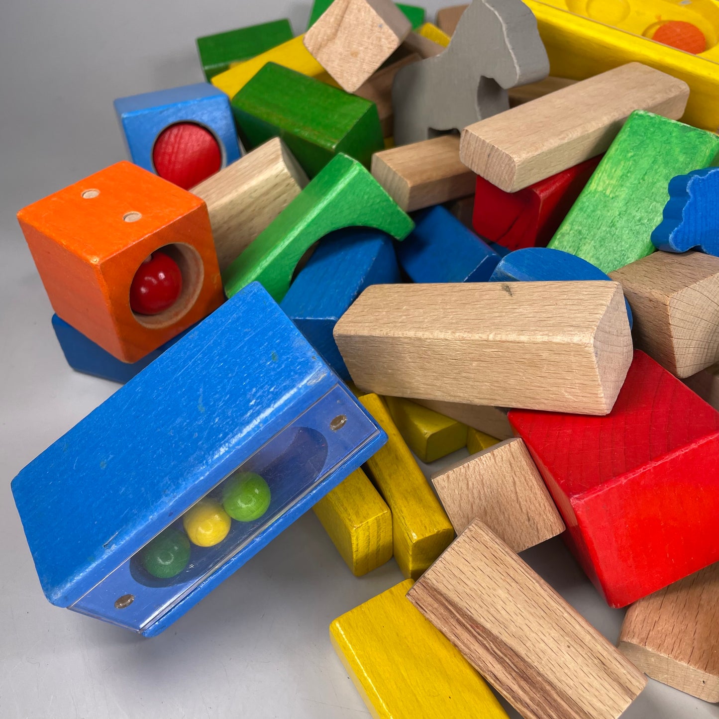 Diverse Holzbausteine bunt, ca. 2,5 Kg, Bauklötze