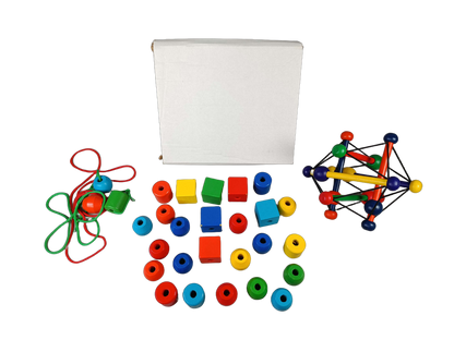 Bundle Holzspielzeug Skwish großes Set Fädelperlen & Motorikspielzeug