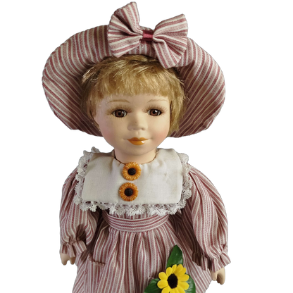 Vintage Porzellanpuppe 43 cm mit Standfuß, Sonnenblumen-Kleid