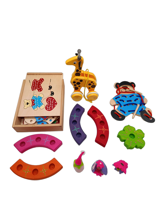BRIO Bundle Holzspielzeug Set Ziehgiraffe, Anziehbär, Regenbogen