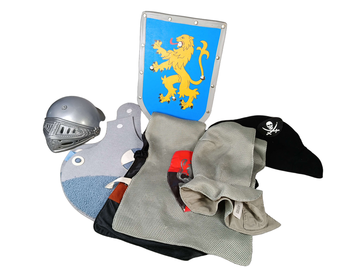 Bundle Ritter & Pirat Set Kostüme, Ritterhelm, Schild, Piratenhut