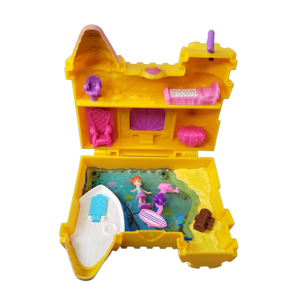 Mattel Bundle Beach Vibes & Sand Castle Set von 2 Koffer & Figuren