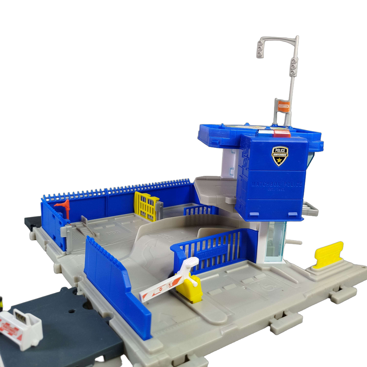 Mattel Polizeistation mit Kontrollturm & Helipad Spielset mit Zubehör