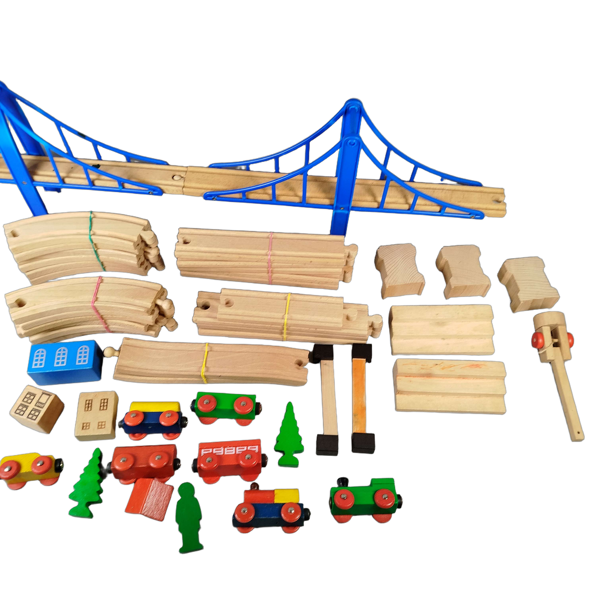 Holzeisenbahn Straßen & Schienen Deluxe Set mit Hängebrücken & Zubehör