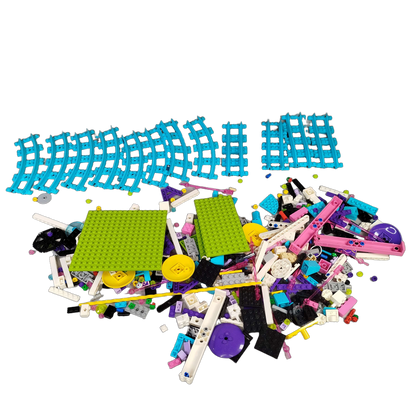 Konvolut LEGO Friends ca. 0,5 kg, Bausteine & Schienen, 2 Grundplatten
