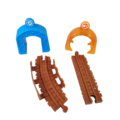 BRIO Bundle Smart Tech Action Tunnel Set von 4 Schienen & Zubehör
