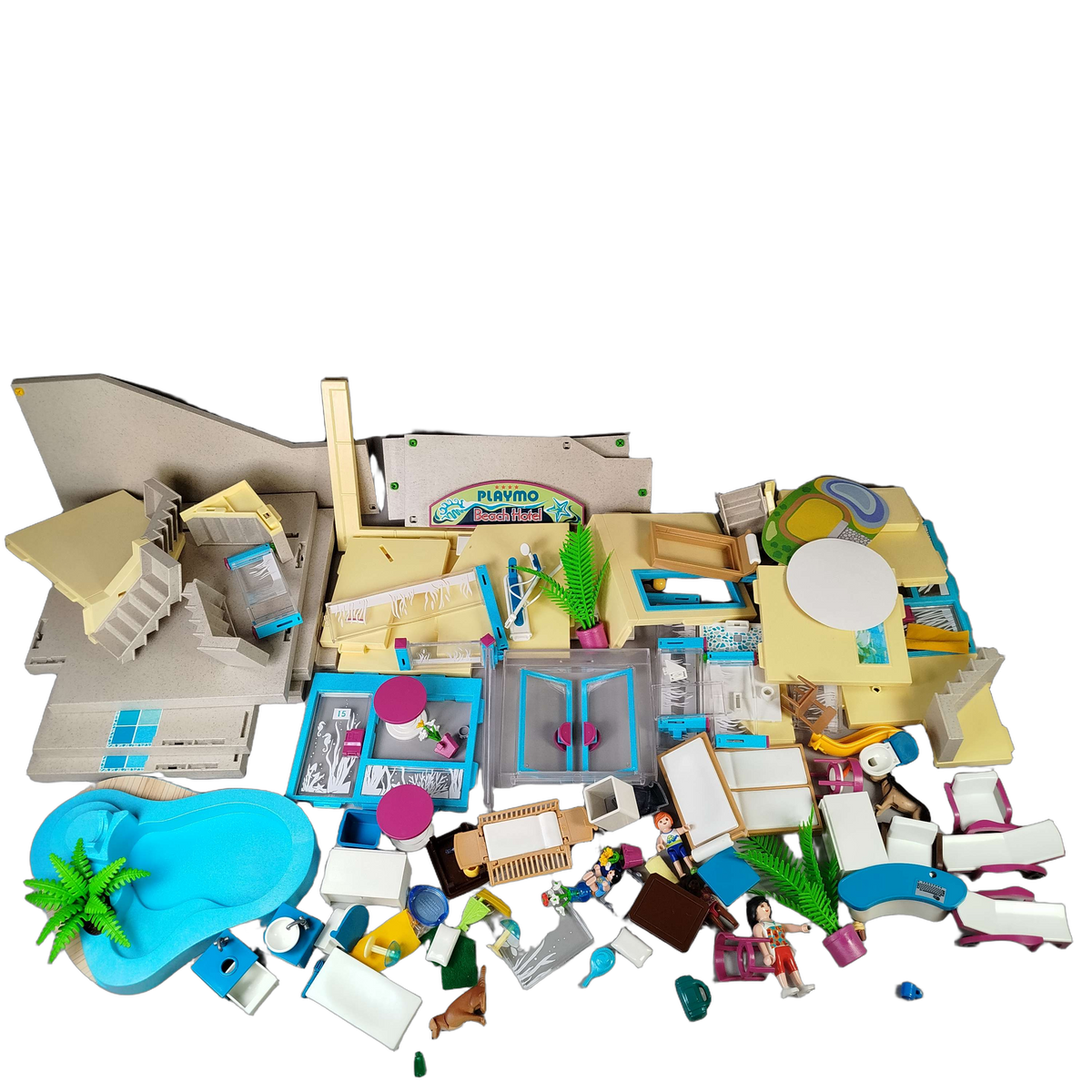 Playmobil Family Fun 70434 Beach Hotel Spielset mit Zubehör