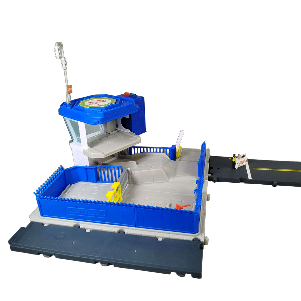 Mattel Polizeistation mit Kontrollturm & Helipad Spielset mit Zubehör