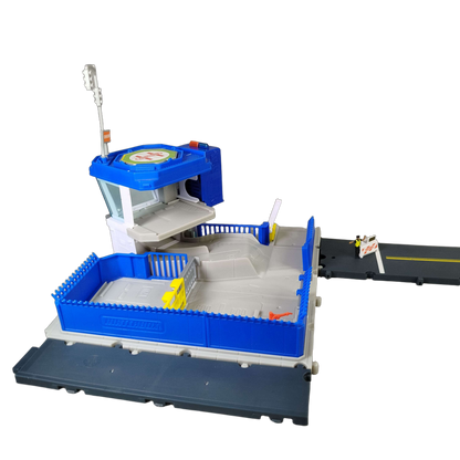 Mattel Polizeistation mit Kontrollturm & Helipad Spielset mit Zubehör