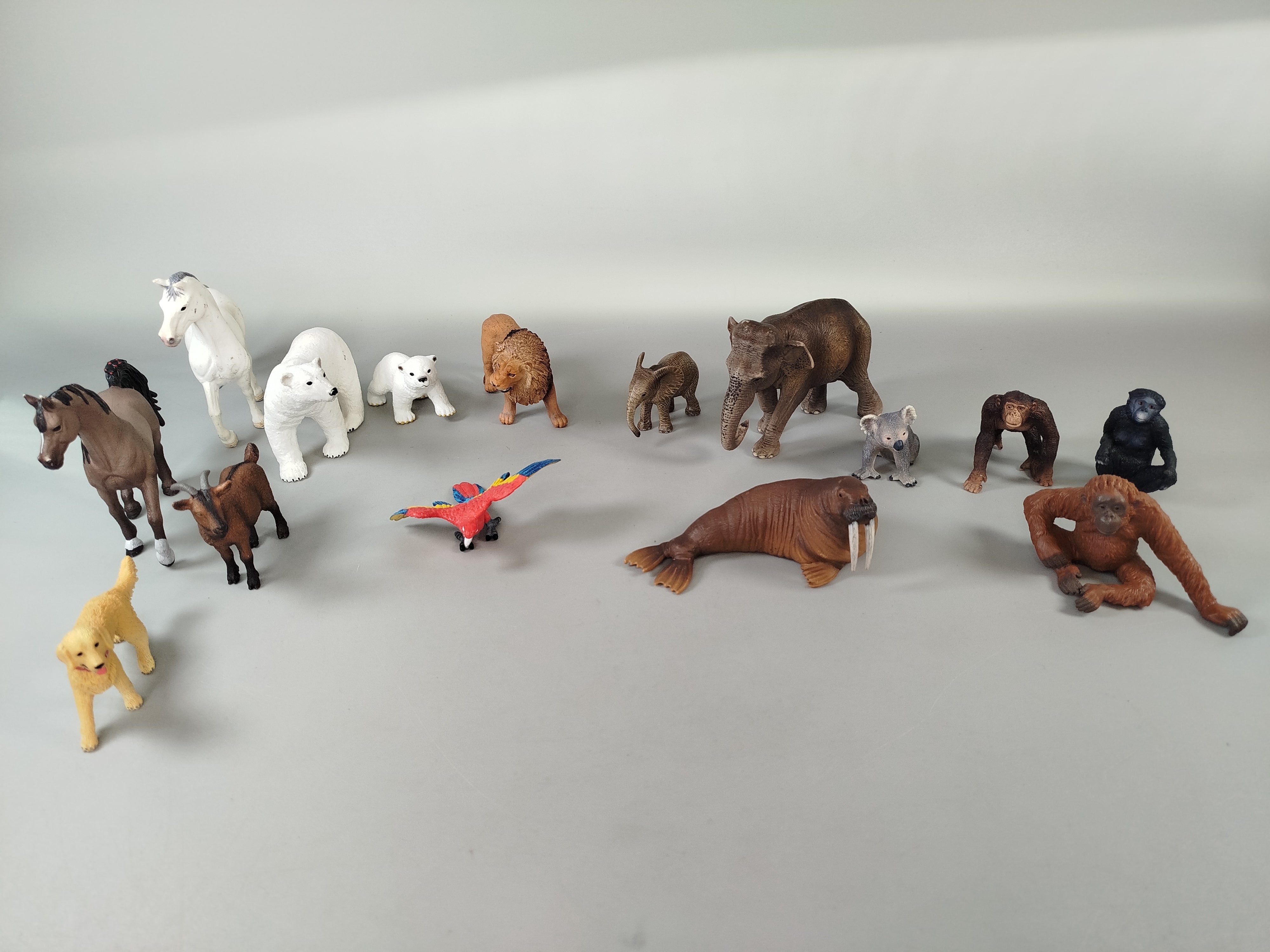Schleich Tierfiguren Set von 15 Tieren – Pferde, Hunde, Elefanten, Löwen