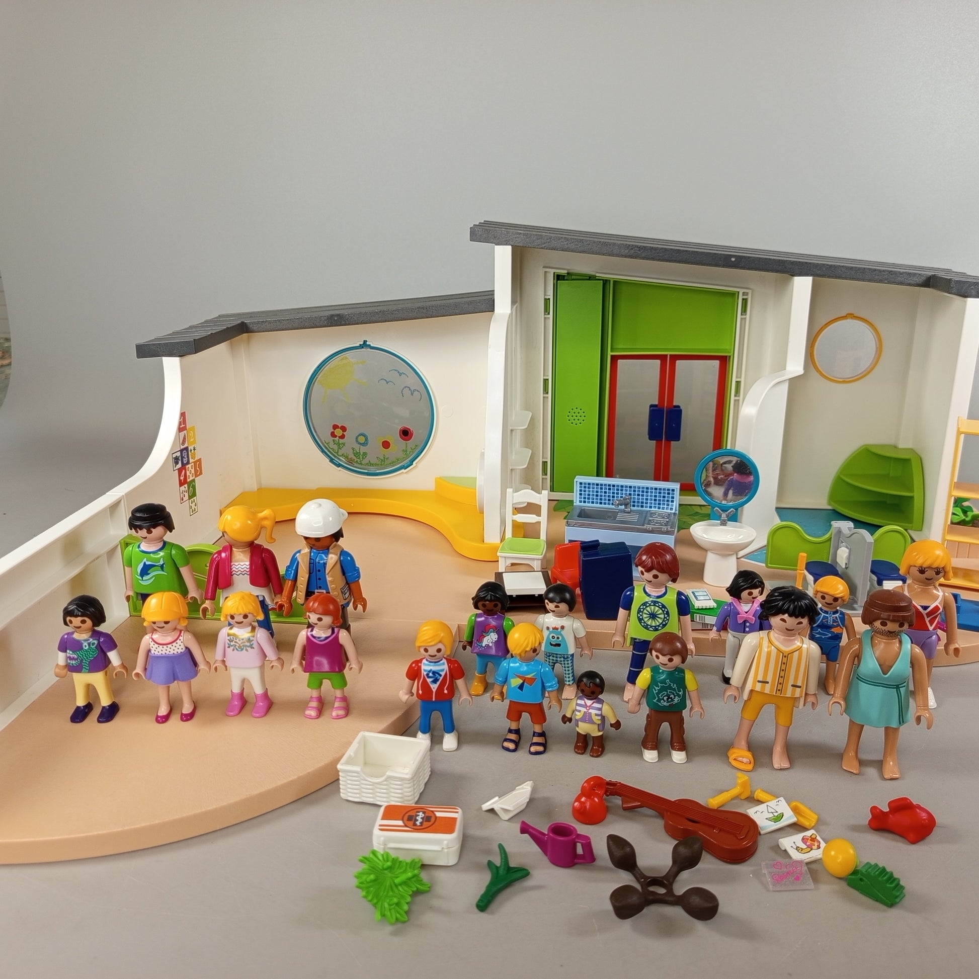 Playmobil Kindertagesstätte – mit Figuren & Zubehör, Set