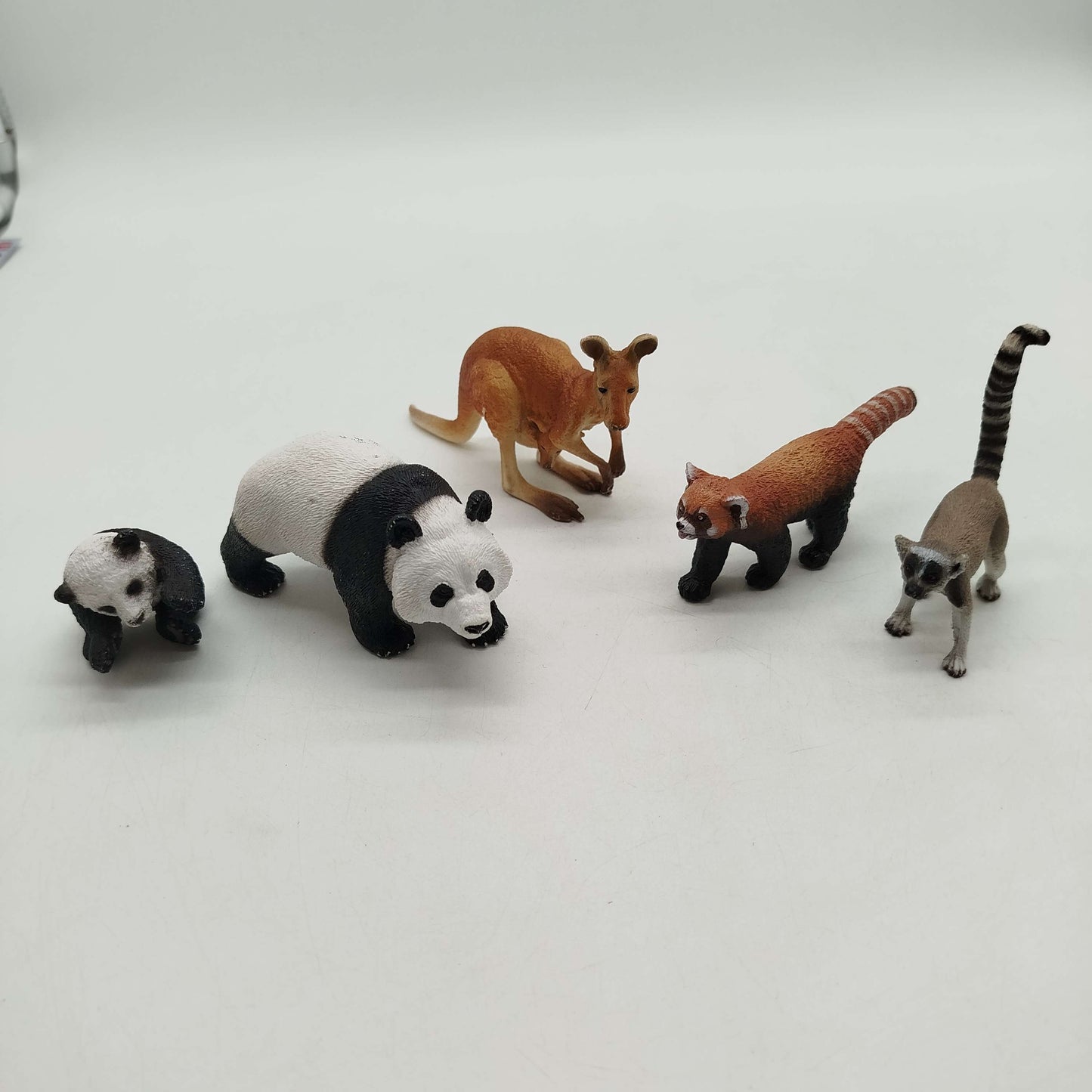 Bundle Tiere Set von 8 Panda & Känguru Figuren